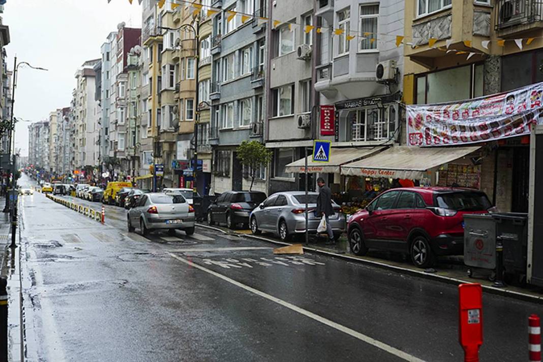 Kaldırımlar tamamen istila edildi: İstanbul'da her 6 araca 1 park yeri düşüyor 42